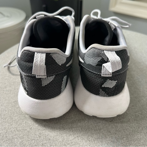 Nike Roshe One - Picture 3 of 7